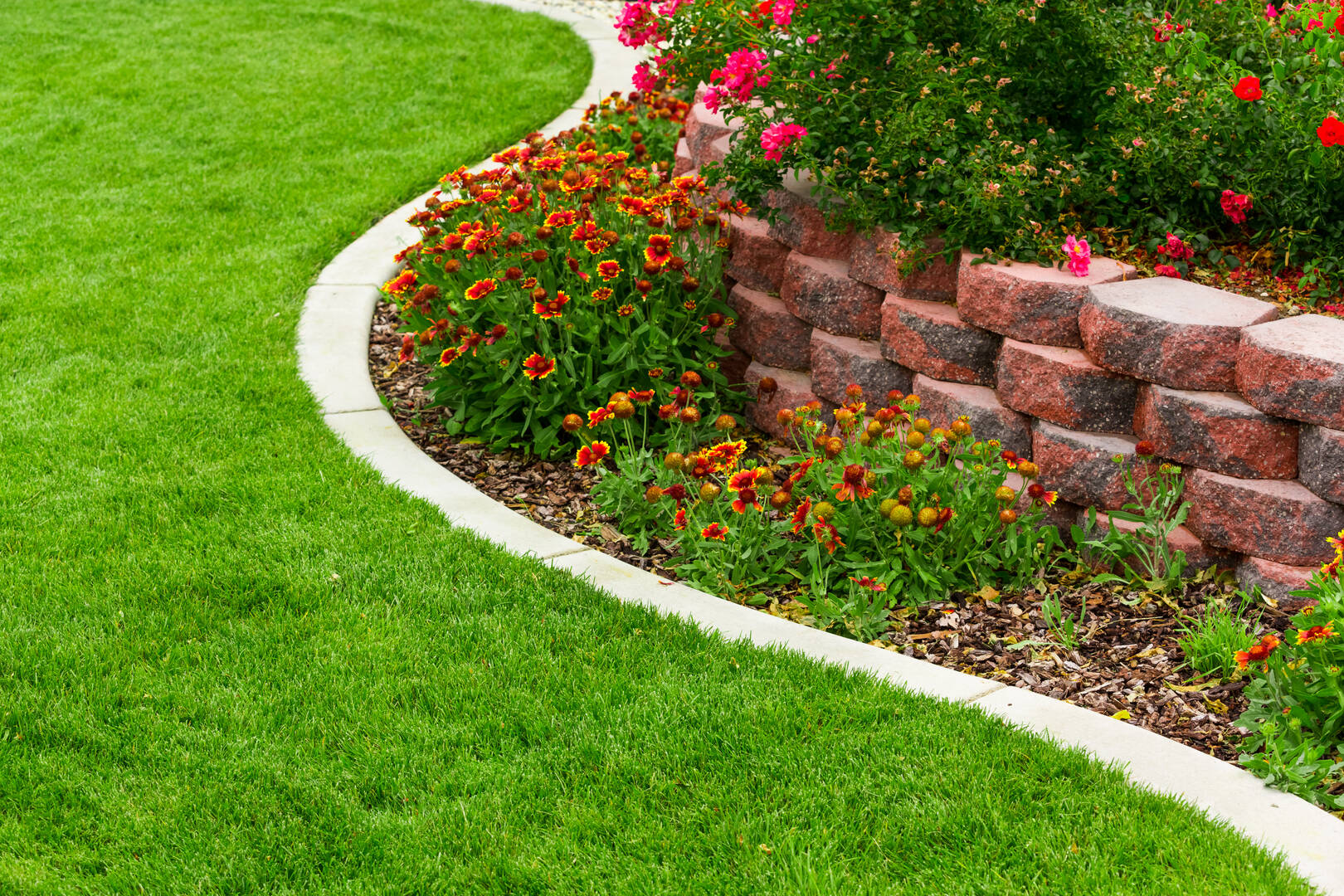 Greenwood Tree & Lawn